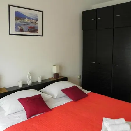 Mario- Two Bedroom With Garden View Apartament