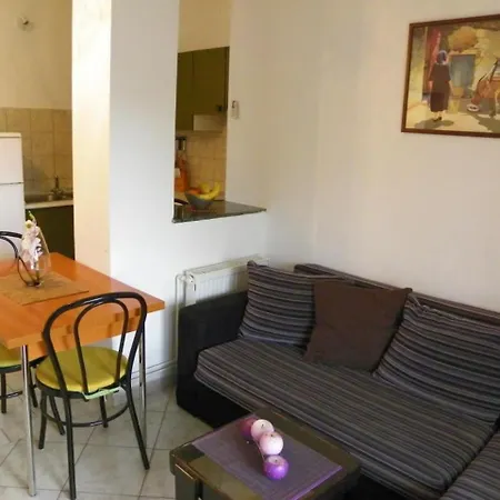 Mario- Two Bedroom With Garden View *