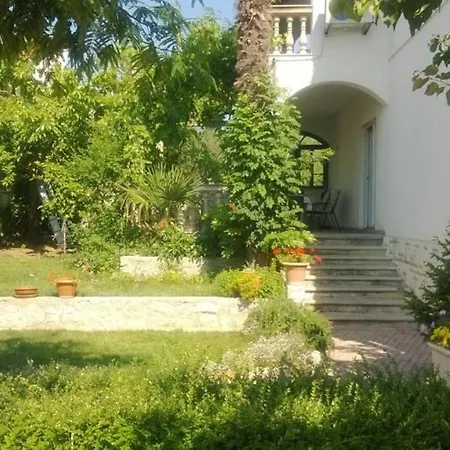 Apartament Mario- Two Bedroom With Garden View